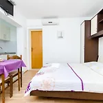 Lägenhet Knezovicapartments
