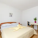 Knezovicapartments *
