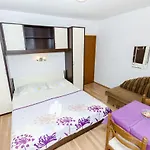 Knezovicapartments *