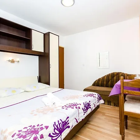 Knezovicapartments *