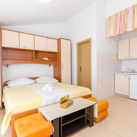 Knezovicapartments *