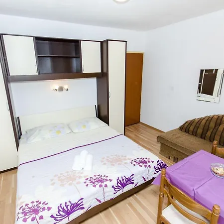 Knezovicapartments *